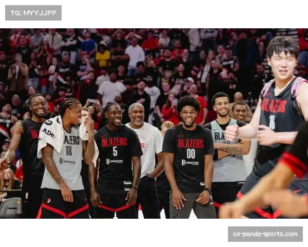 开拓者三中锋合影引热议 球迷争论C位归属谁主沉浮